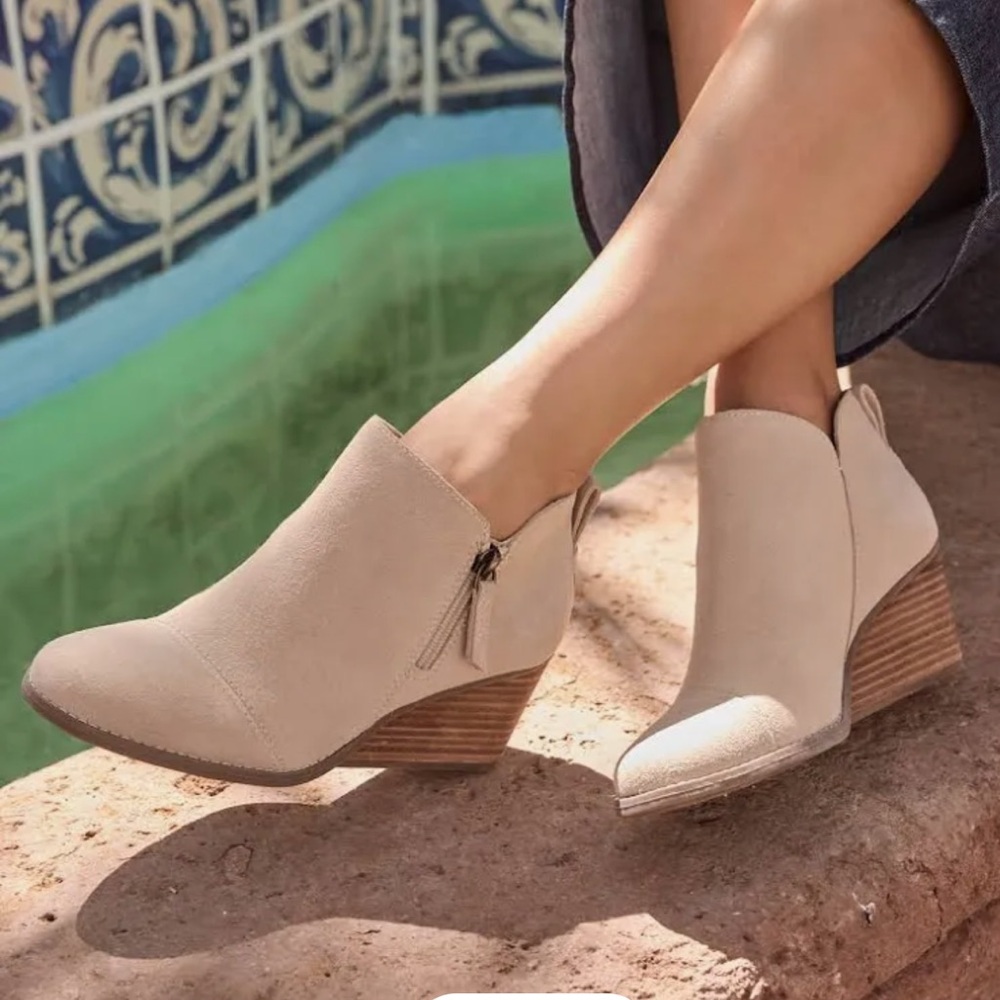 TOMS Goldie Wedge Ankle Bootie in Oatmeal Suede - Womens 8